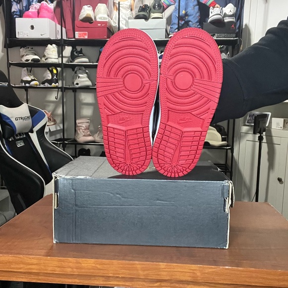 INFANT TODDLER
AIR JORDAN 1 RETRO HIGH OG RUBY LIFESTYLE SHOE nwt size 10c - Picture 5 of 6